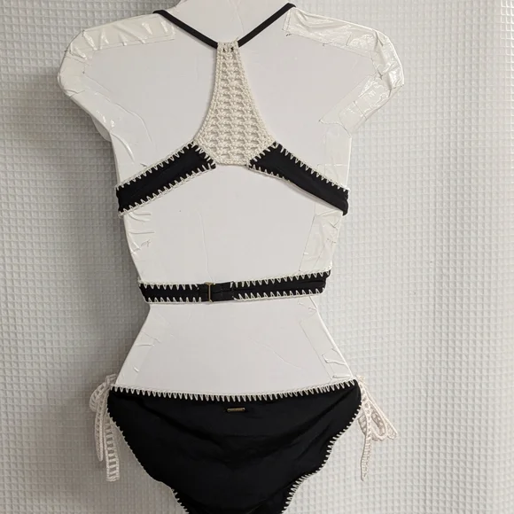 Minimalist Black and Cream Bikini Swimwear - Picture 3 of 12